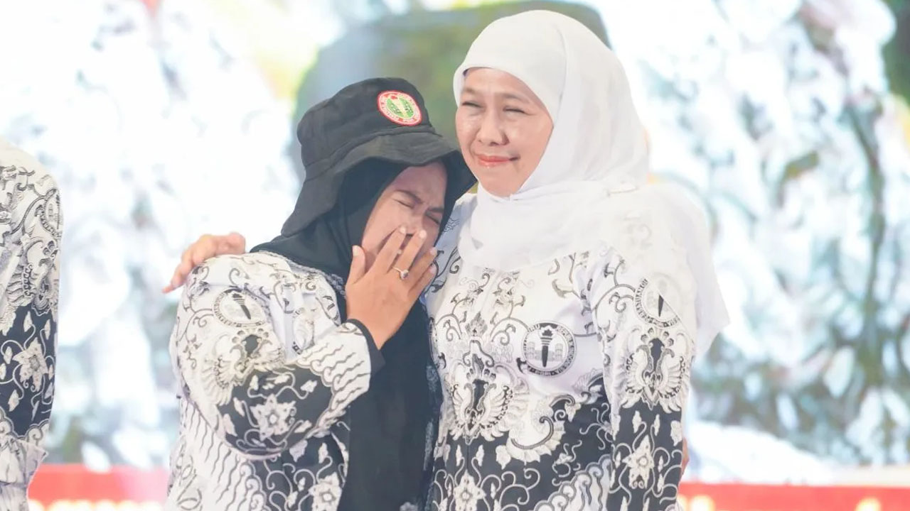 Khofifah Tegaskan Peran Guru Sebagai Pilar Utama Pembentuk Karakter Generasi Masa Depan