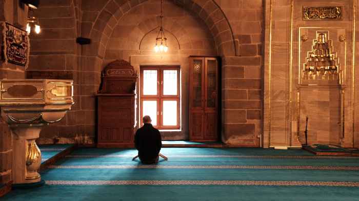 Jadwal Salat Kota Surabaya 23 Desember 2025